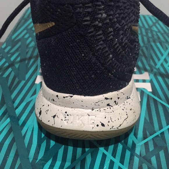 Nike Girl Sneaker Size12 - Picture 6 of 10